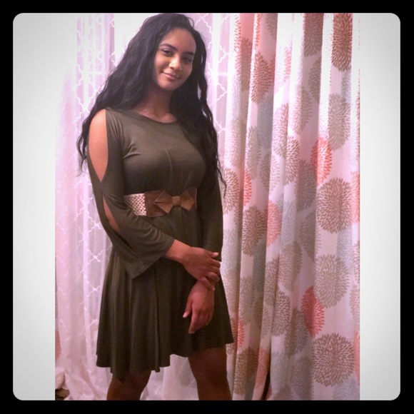 🌼OLIVE SLIT SLEEVE DRESS🌼 - Picture 2 of 5